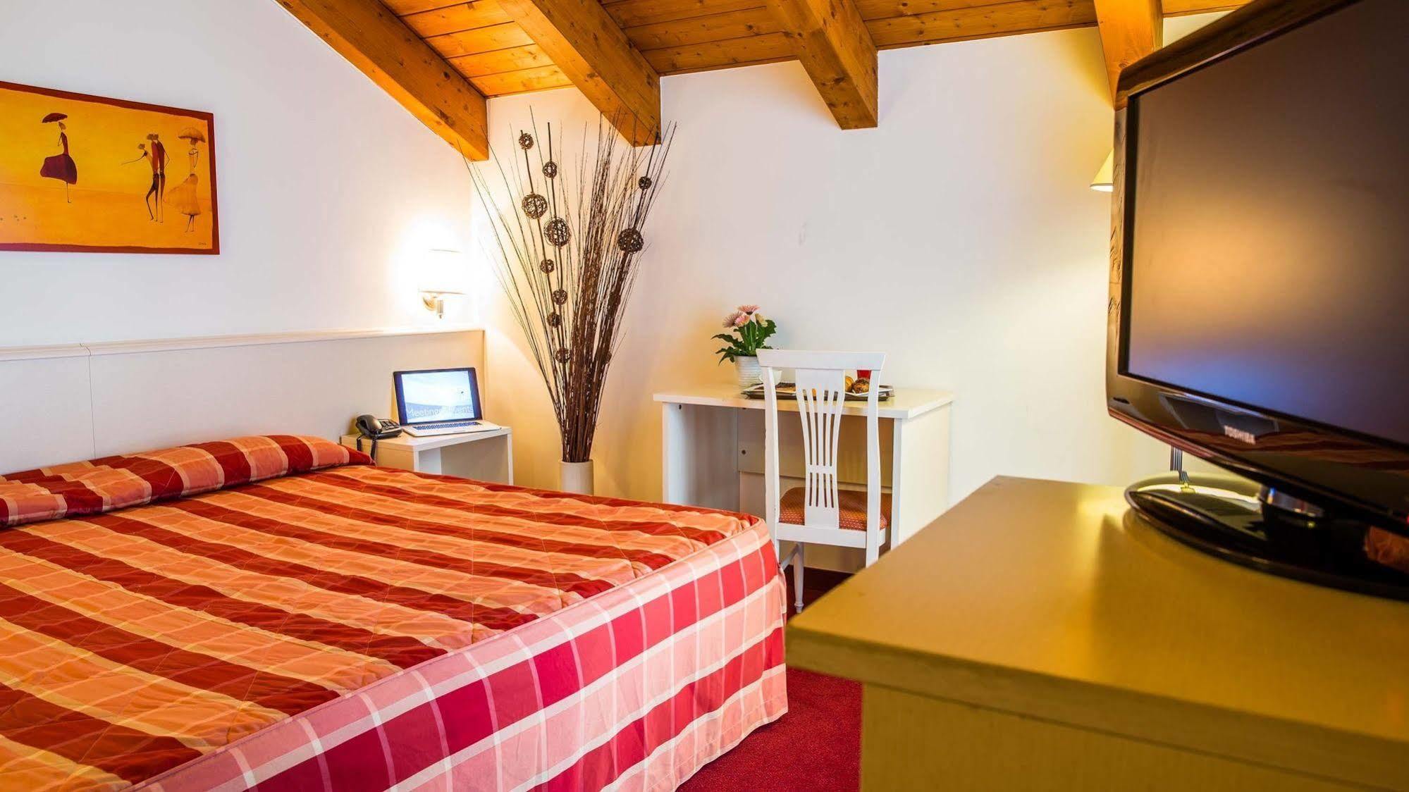 Hotel Gallia Pianezza Exterior photo